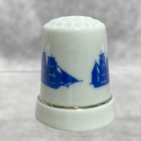 Vintage San Francisco Souvenir Thimble With Blue Ship and Red Text Porcelain - Picture 4 of 7